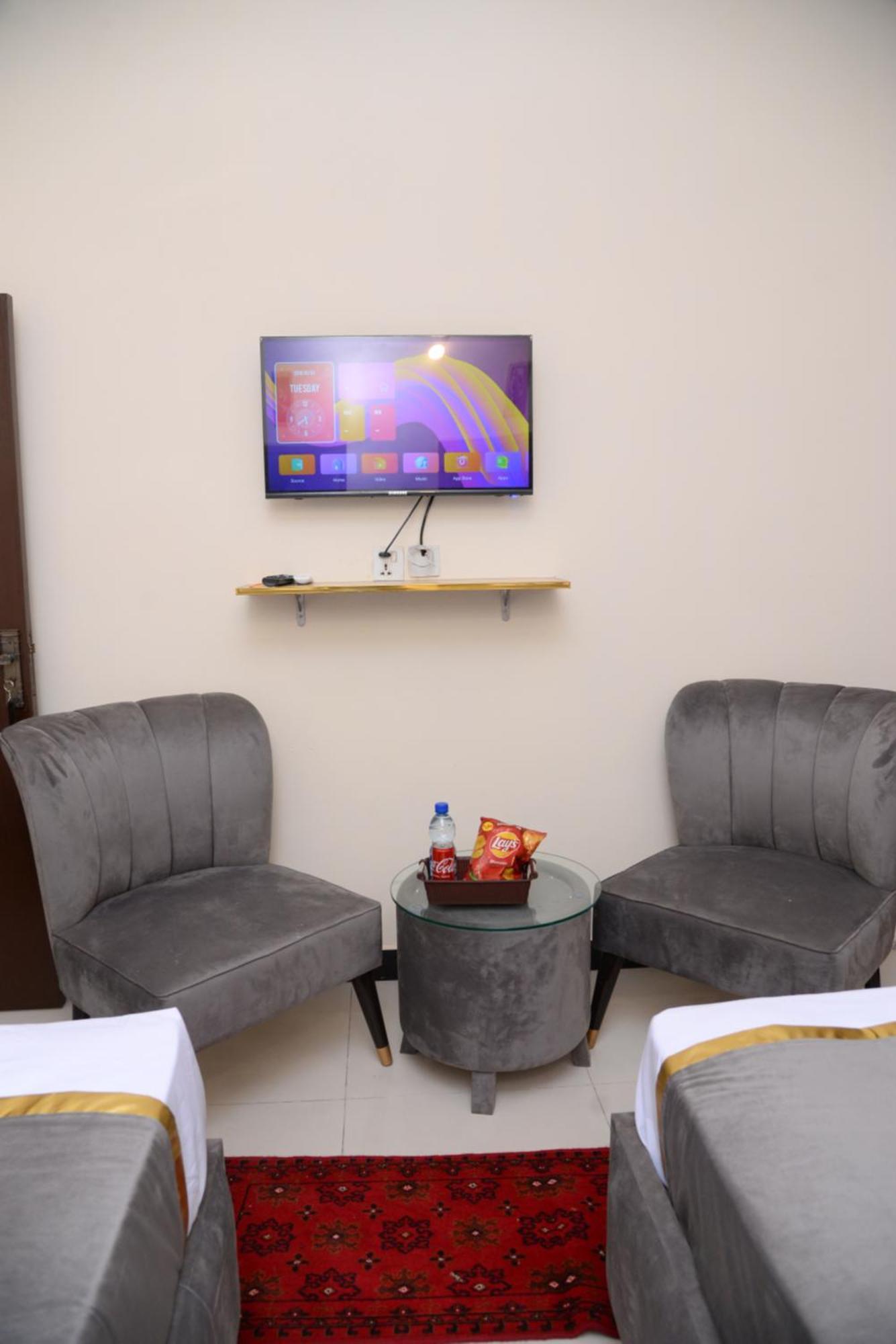 Go Room Hotel Lahore Exterior photo