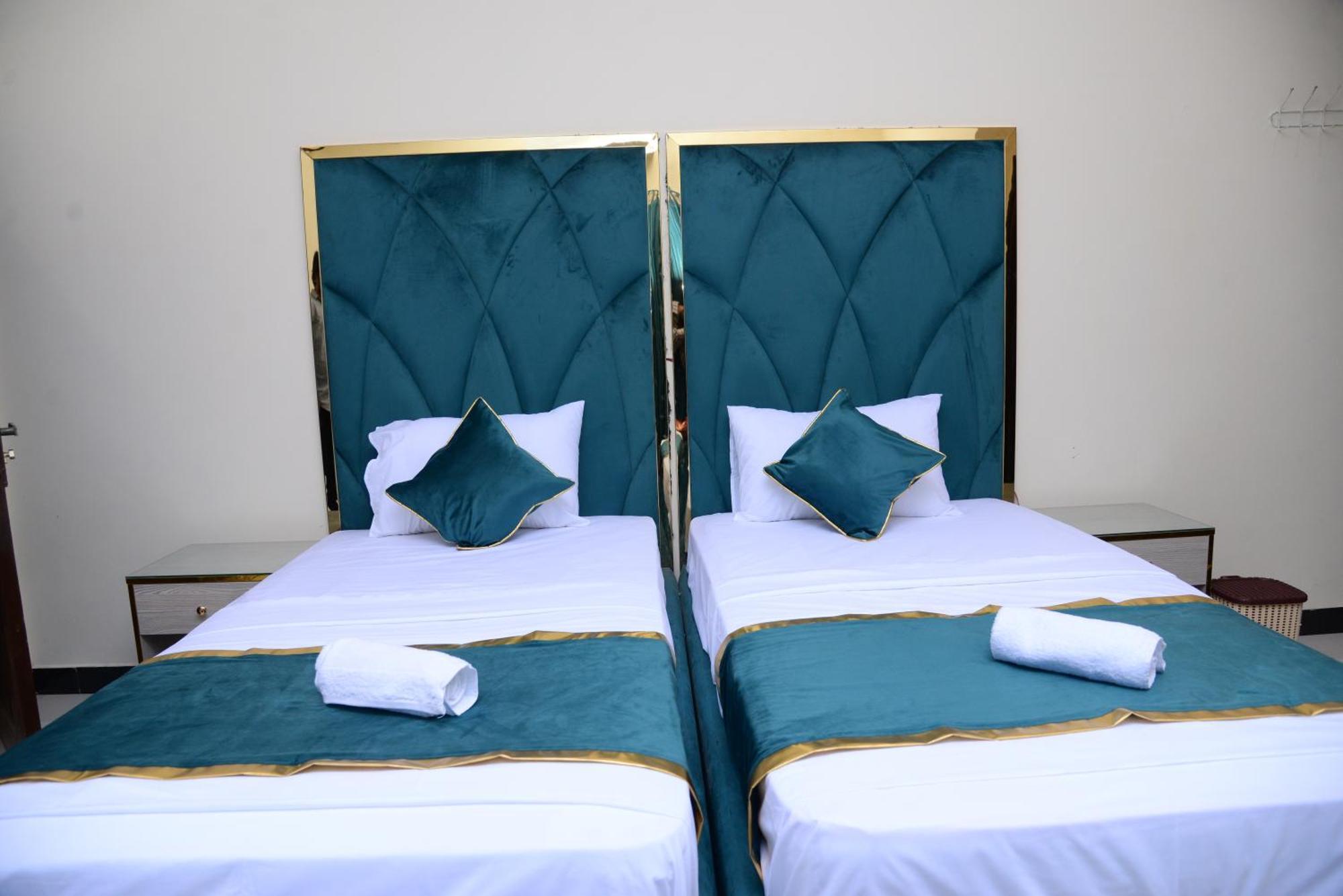 Go Room Hotel Lahore Exterior photo